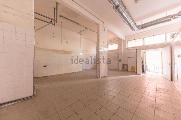 locale commerciale in affitto a Roma in zona Ardeatino