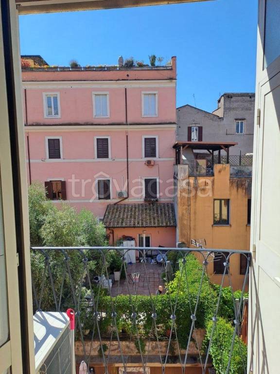 monolocale in affitto a Roma in zona Rione Monti/Campitelli