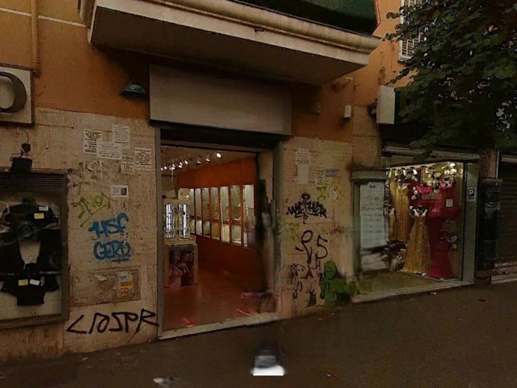 negozio in affitto a Roma in zona Cinecittà