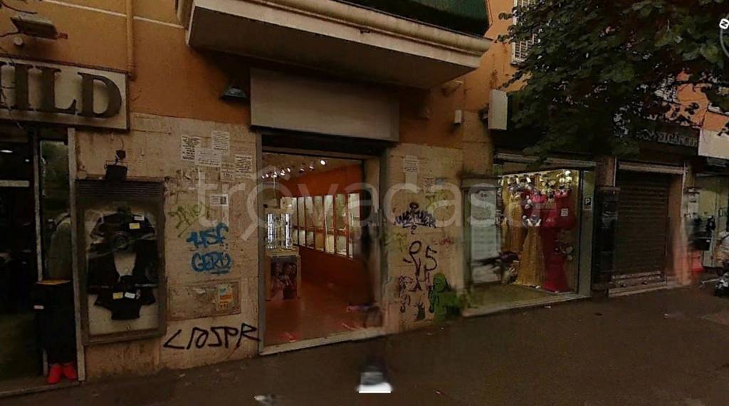 negozio in affitto a Roma in zona Cinecittà