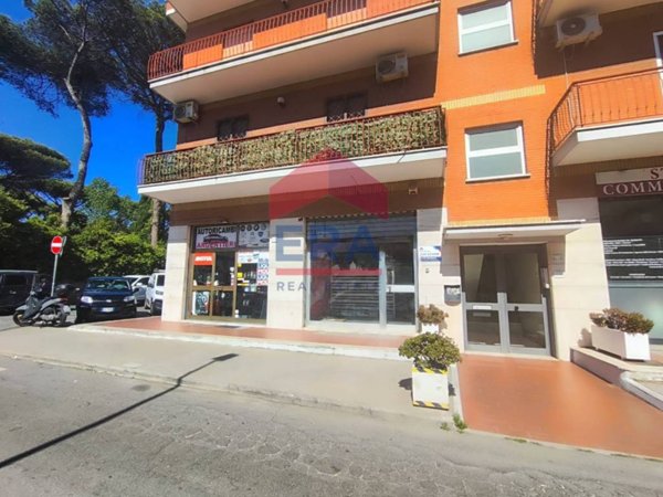 locale commerciale in affitto a Roma in zona Dragona/Bagnoletto