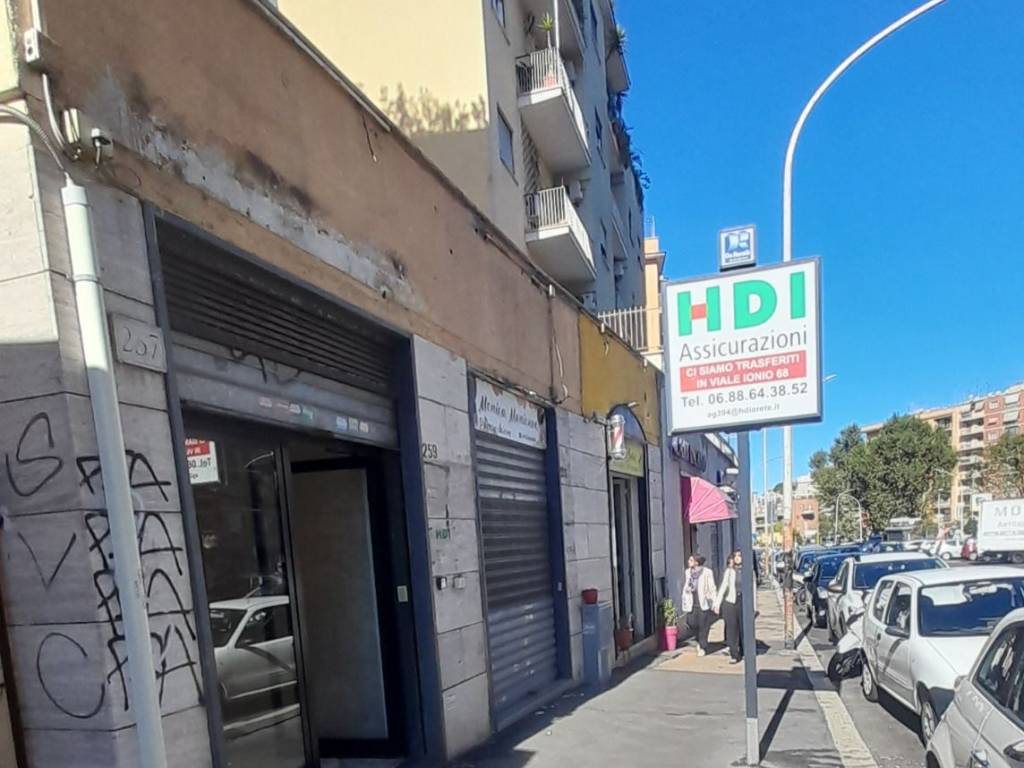 negozio in affitto a Roma in zona Monte Sacro/Talenti