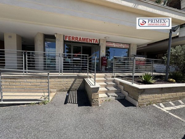 locale commerciale in affitto a Roma in zona Mezzocammino