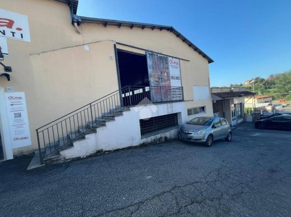 locale commerciale in affitto a Roma