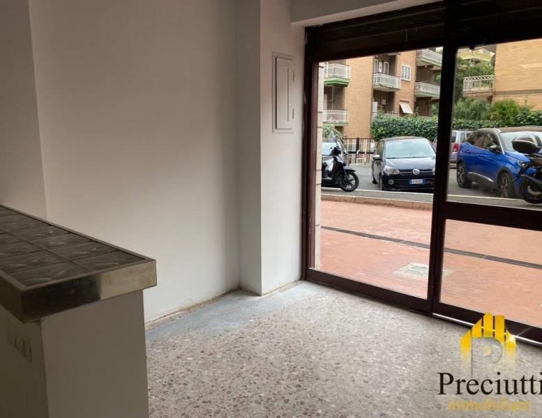 negozio in affitto a Roma