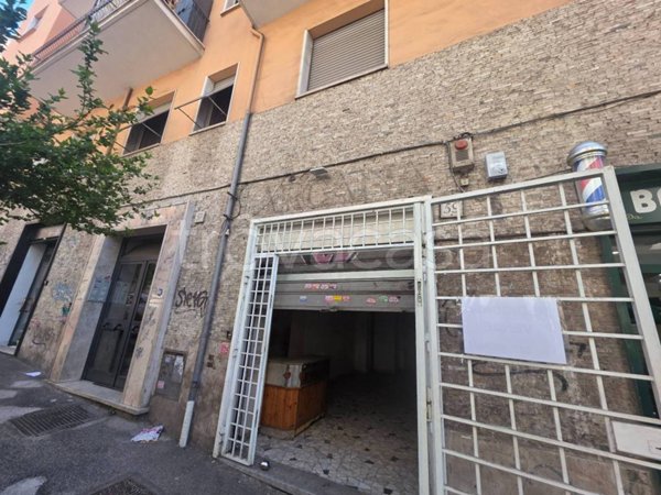 negozio in affitto a Roma in zona Tuscolano