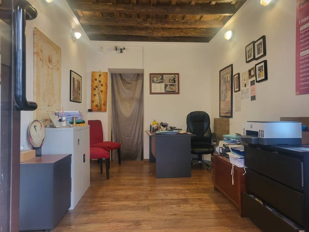 negozio in affitto a Roma in zona Rione Monti/Campitelli