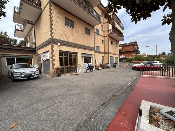 locale commerciale in affitto a Roma in zona Casalotti