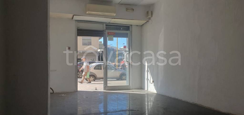negozio in affitto a Roma in zona Ostia