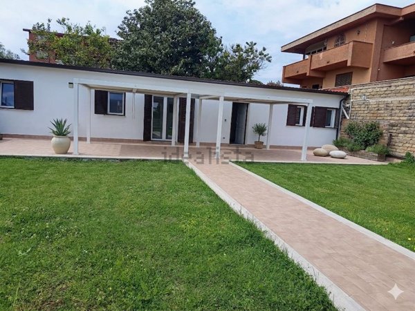 casa indipendente in affitto a Roma in zona Prima Porta