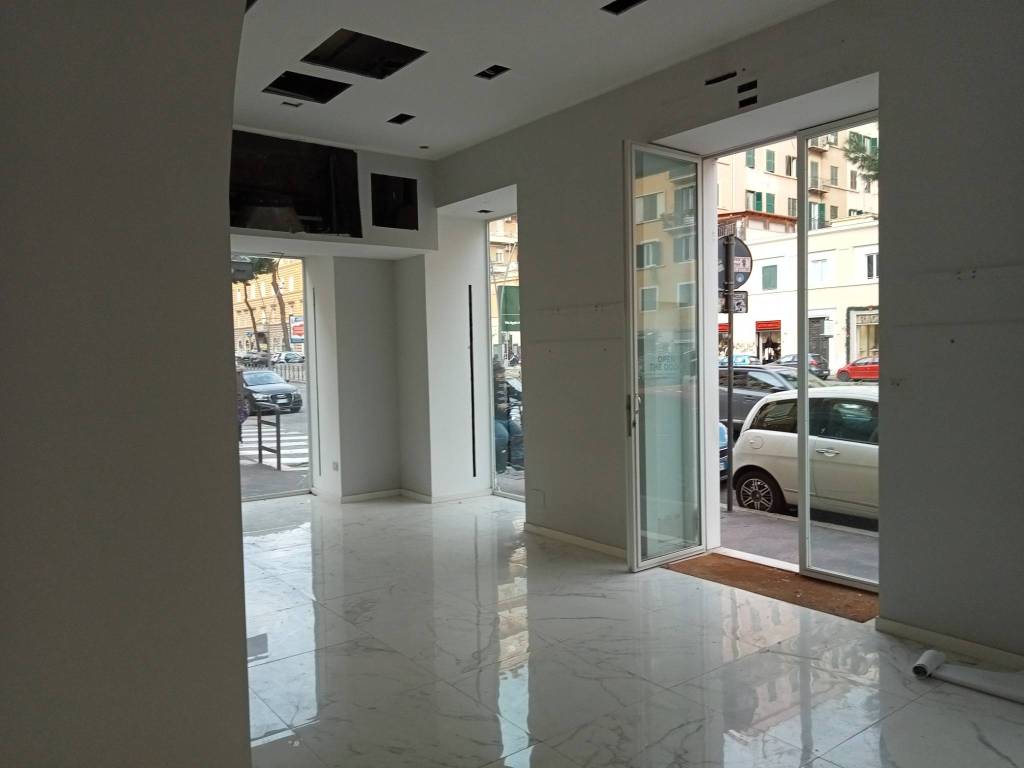 negozio in affitto a Roma in zona Rione Monti/Campitelli