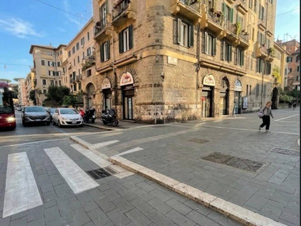 negozio in affitto a Roma in zona Rione Prati