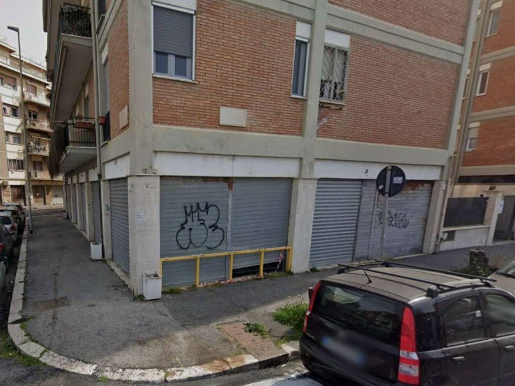 negozio in affitto a Roma in zona Ostia