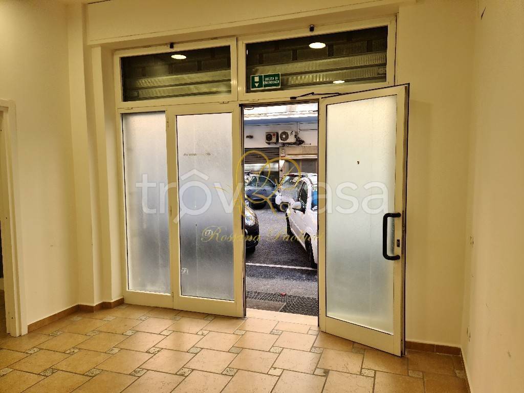 negozio in affitto a Roma in zona Tuscolano
