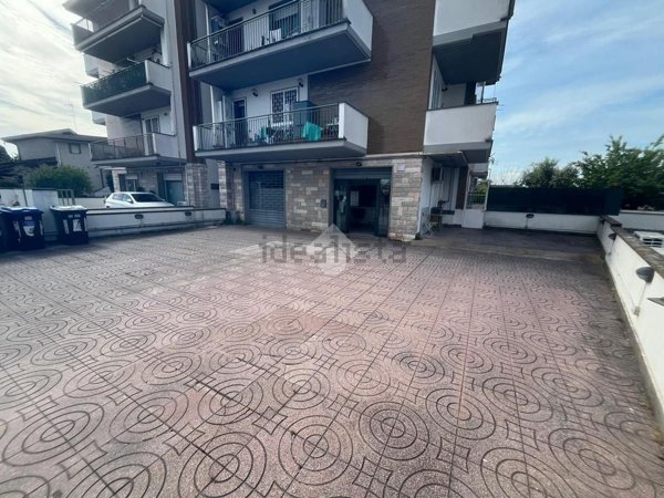 locale commerciale in affitto a Roma in zona Casalotti