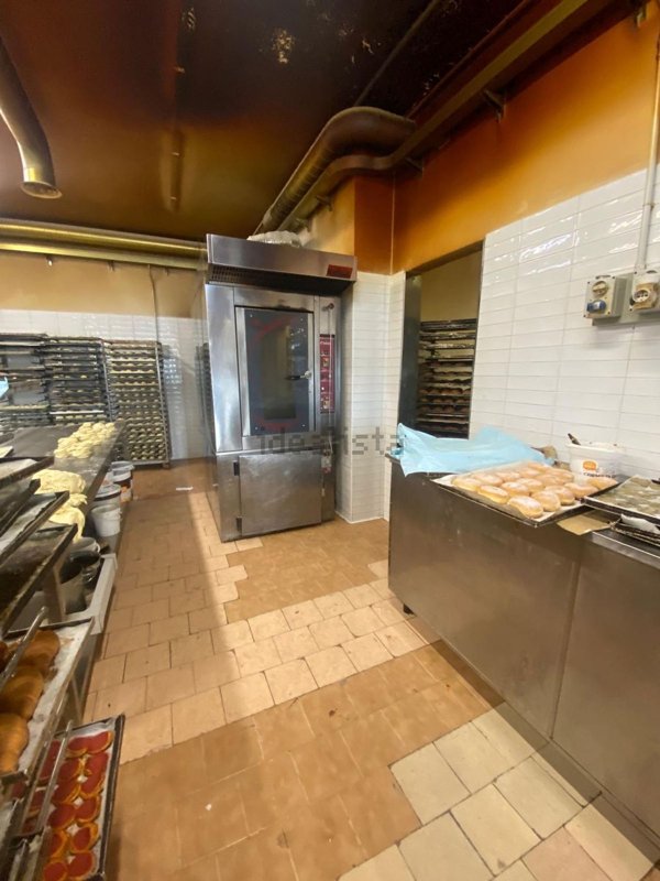 locale di sgombero in affitto a Roma in zona Torre Angela