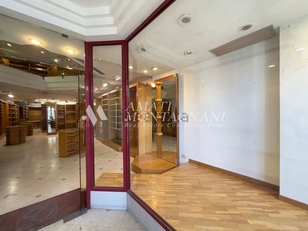 locale commerciale in affitto a Roma