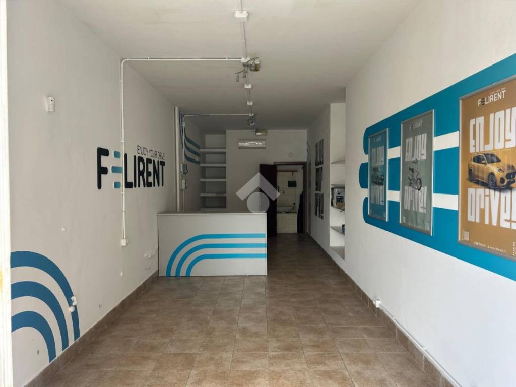 negozio in affitto a Roma in zona Appio Latino