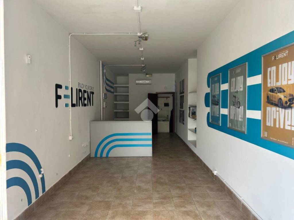 negozio in affitto a Roma in zona Tuscolano