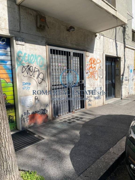 negozio in affitto a Roma in zona Tuscolano