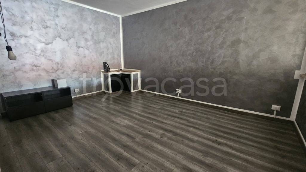 negozio in affitto a Roma in zona La Pisana