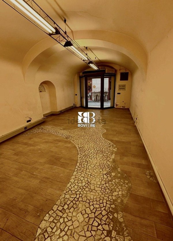 negozio in affitto a Roma in zona Rione Regola