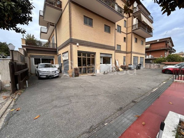negozio in affitto a Roma in zona Casalotti