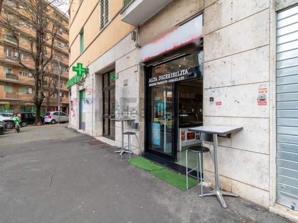 locale commerciale in affitto a Roma in zona Tuscolano