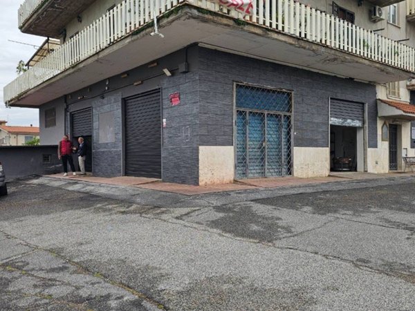 negozio in affitto a Roma in zona Borghesiana
