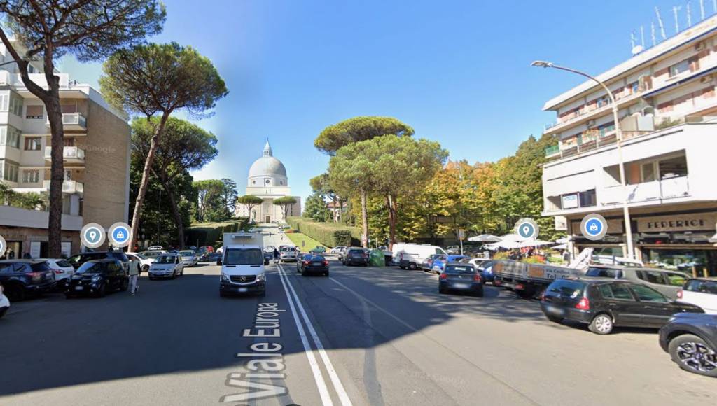 negozio in affitto a Roma in zona EUR