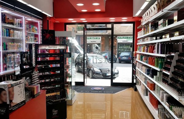 locale commerciale in affitto a Roma in zona Pietralata