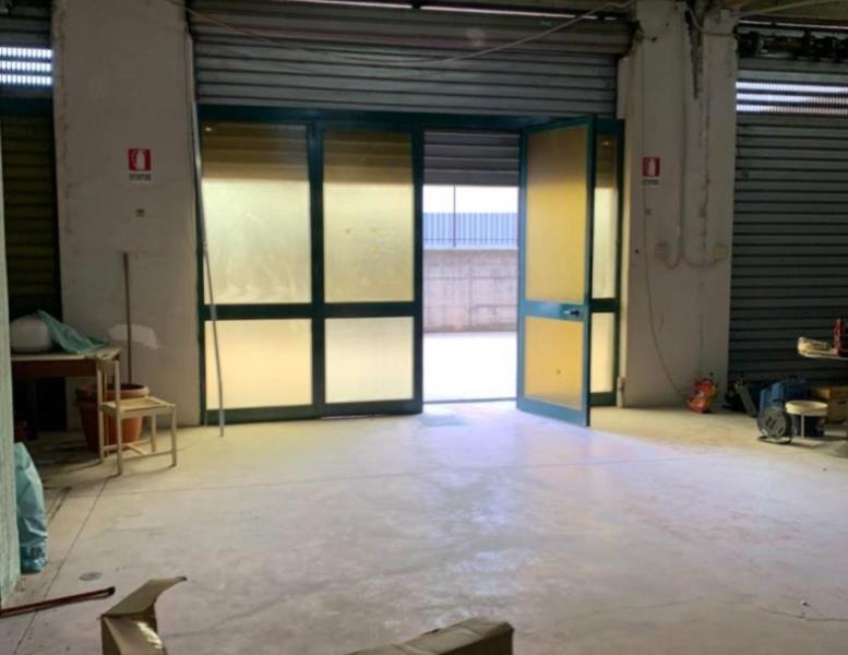locale commerciale in affitto a Roma in zona Finocchio