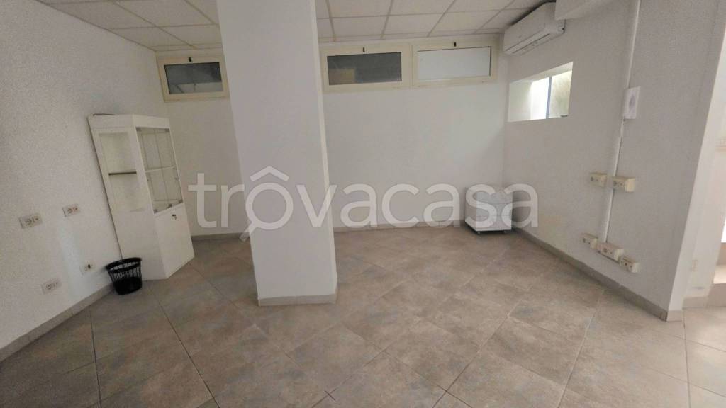 locale commerciale in affitto a Roma