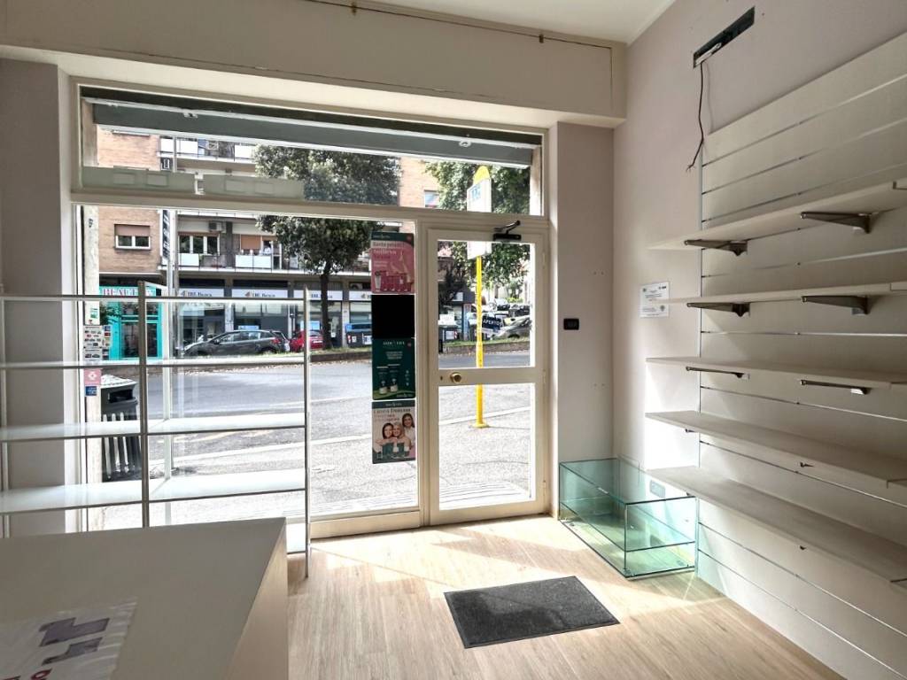negozio in affitto a Roma in zona Aurelio