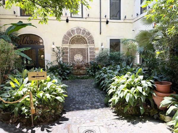 locale commerciale in affitto a Roma in zona Campo Marzio