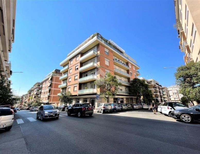 locale commerciale in affitto a Roma