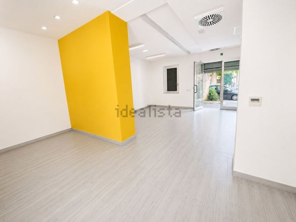 locale commerciale in affitto a Roma