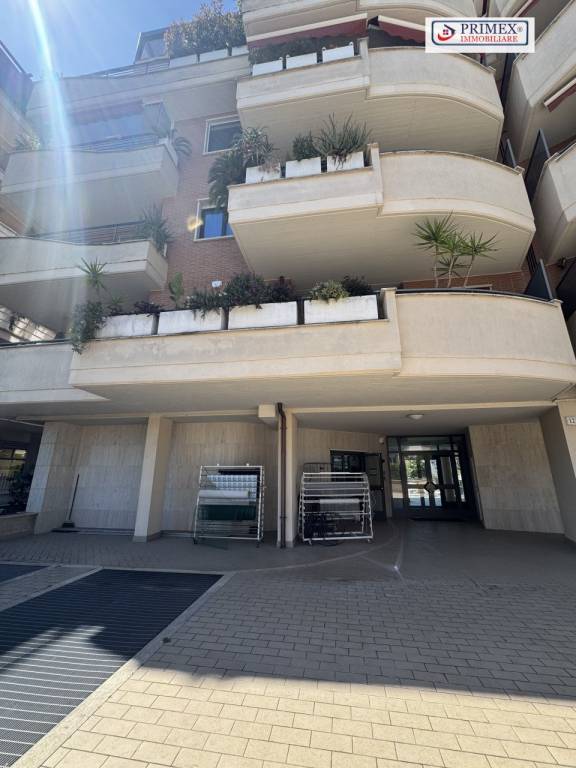 negozio in affitto a Roma in zona Mezzocammino