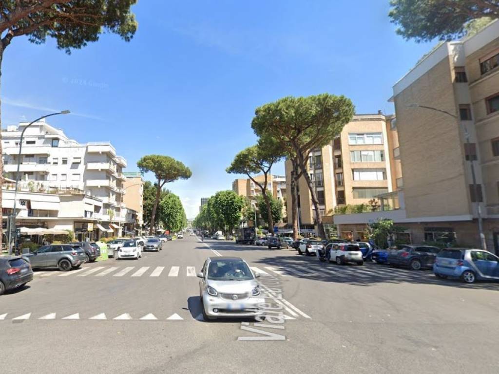 negozio in affitto a Roma in zona EUR