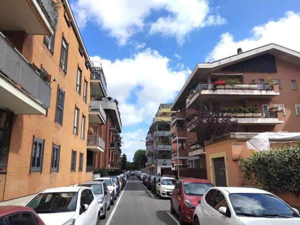 negozio in affitto a Roma in zona Portuense