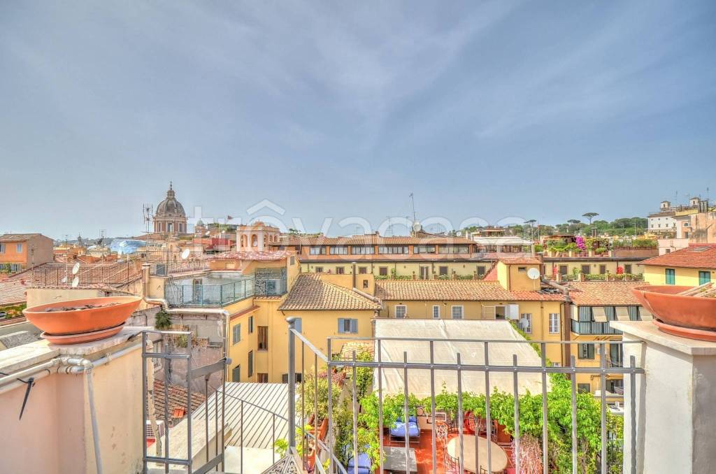 appartamento in affitto a Roma in zona Trevi-Colonna
