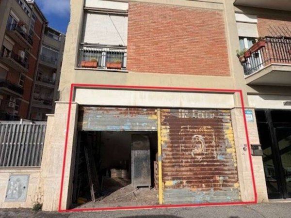 negozio in affitto a Roma in zona Ostia