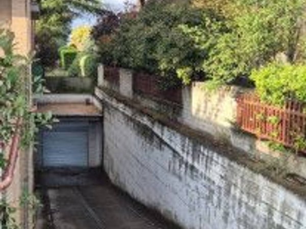 negozio in affitto a Roma in zona Casal Morena