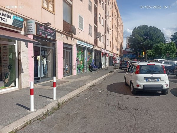locale commerciale in affitto a Roma in zona Torre Angela
