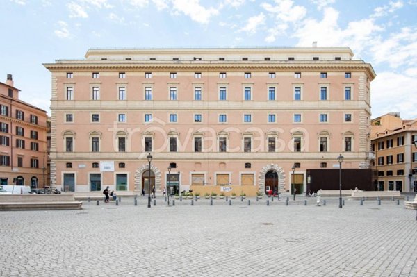 appartamento in affitto a Roma in zona Trevi-Colonna