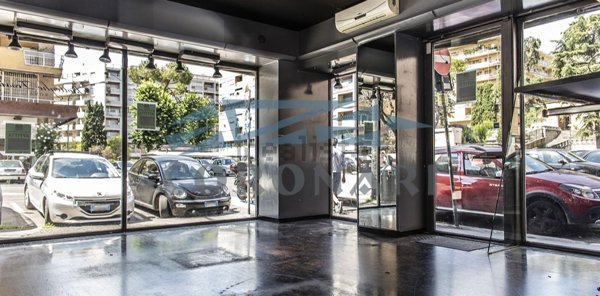 locale commerciale in affitto a Roma