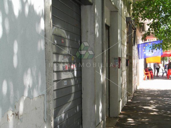 negozio in affitto a Roma in zona Tuscolano