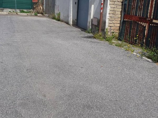 negozio in affitto a Roma in zona Ponte di Nona