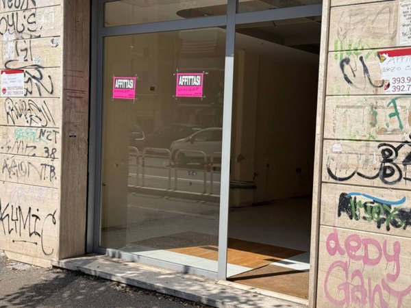 negozio in affitto a Roma in zona Cinecittà