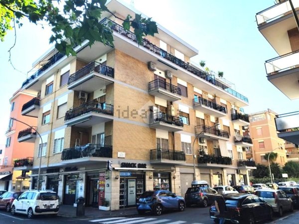 locale commerciale in affitto a Roma in zona Portuense